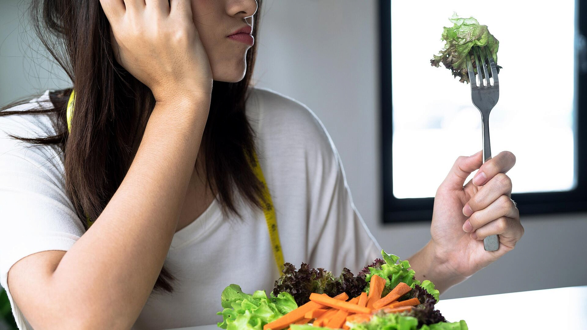 Психолог рассказала, как отказ от любимой еды вредит похудению