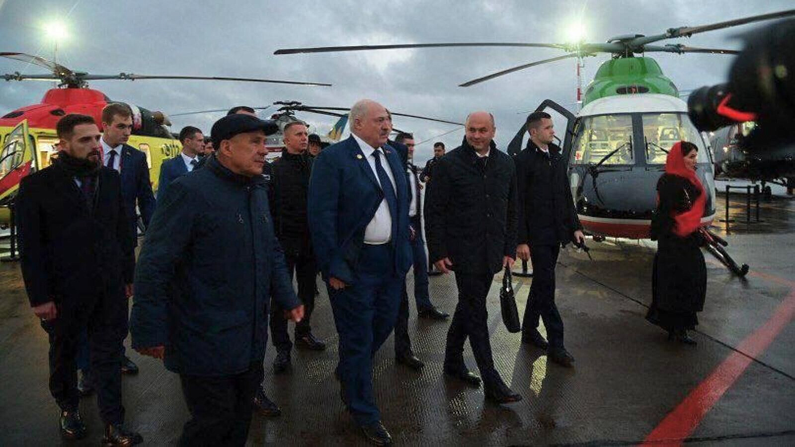 Лукашенко показали новейшие вертолеты казанского завода