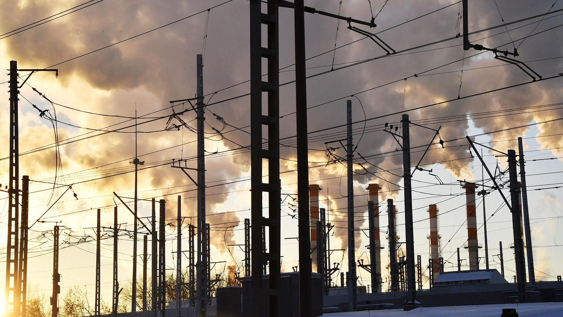 В Новгородской области четыре с половиной тысячи человек остались без света