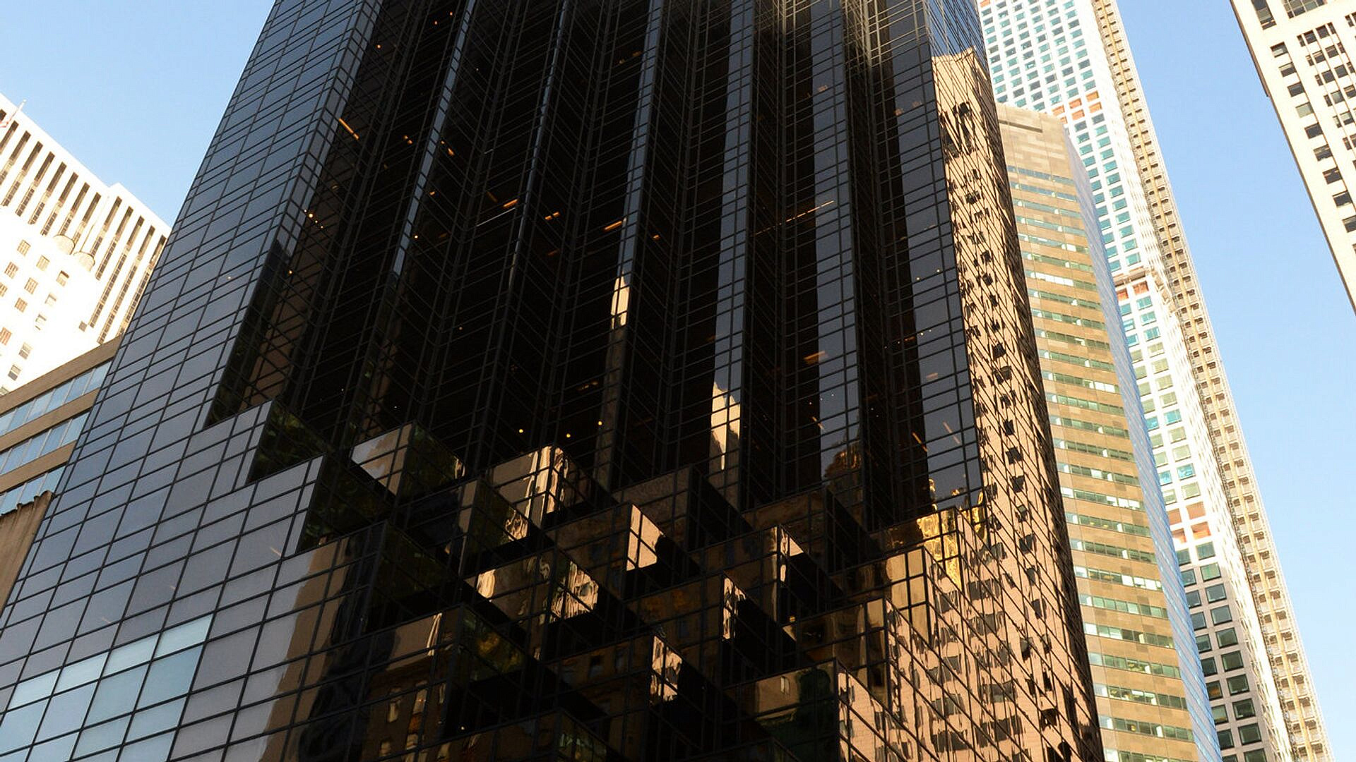 В Нью-Йорке оцепили башню Трампа