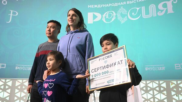 Восьмимиллионный гость выставки "Россия" посетил матч сборной с Сербией