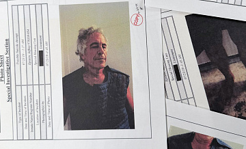 Эпштейна просили "вести себя прилично" с юной студенткой из Литвы