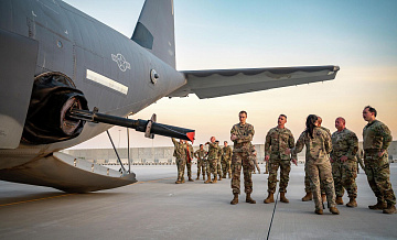 Пентагон готов вернуть военных на базу в Катаре, пишут СМИ