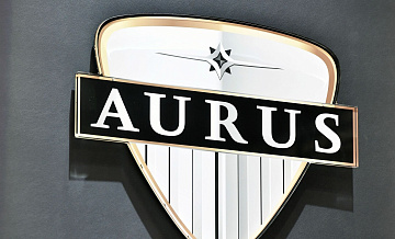 Часть автомобилей Aurus пока скрыта от глаз посетителей ПМЭФ
