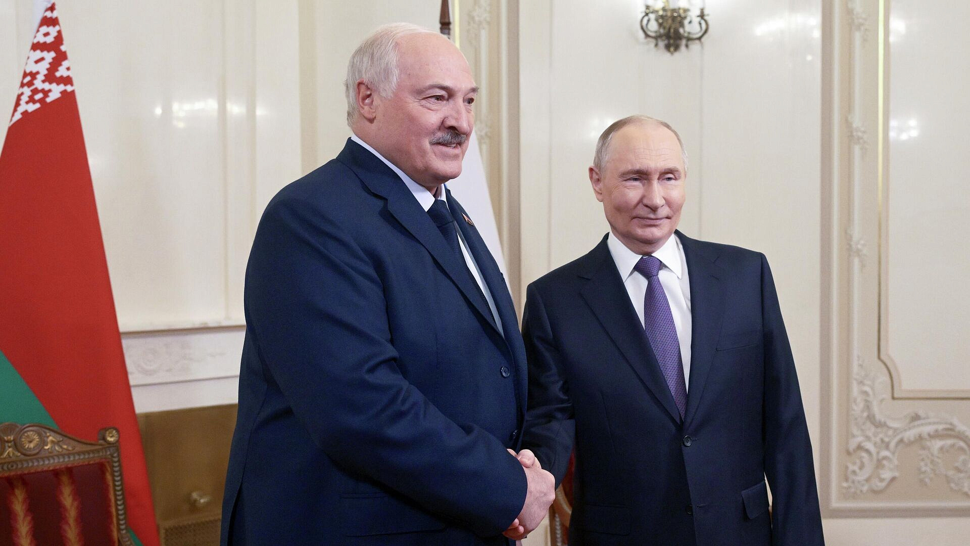 Лукашенко и Путин обсудили контакты на высшем уровне