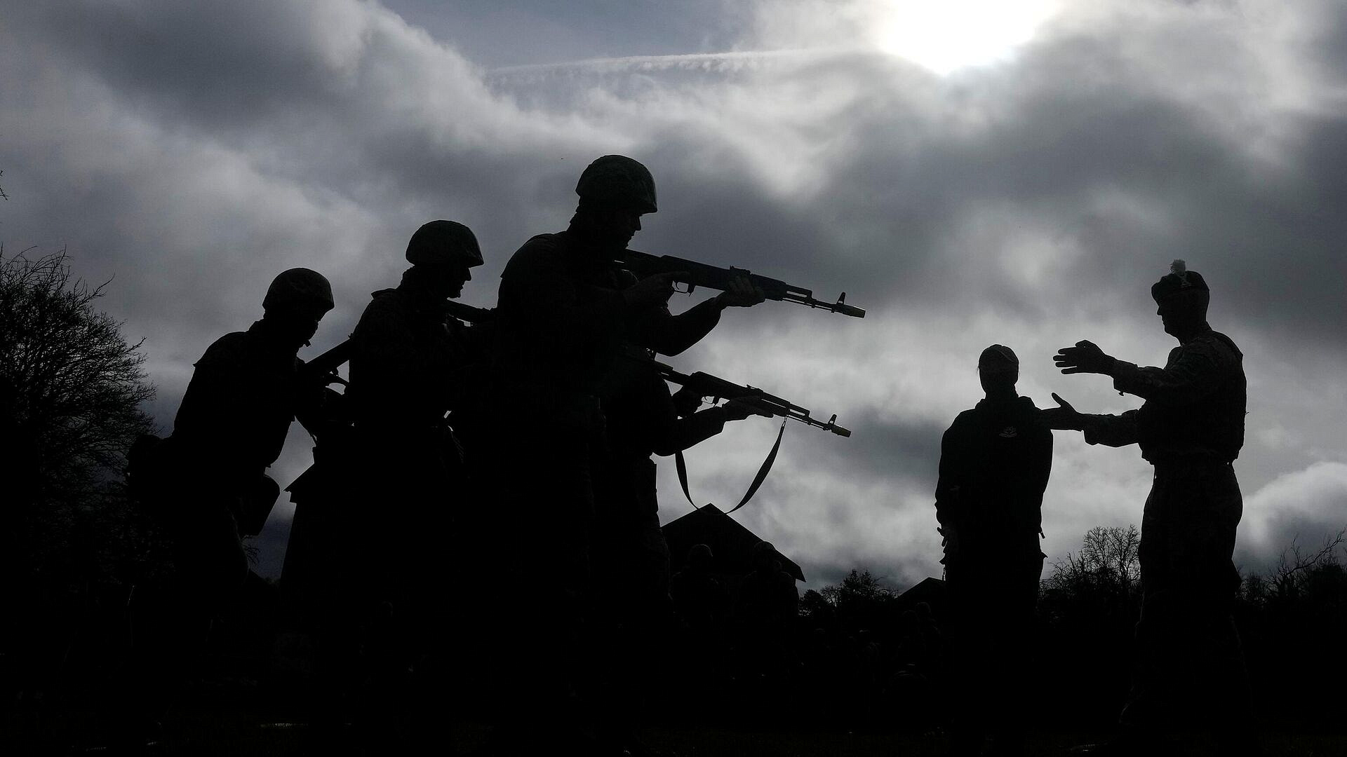 Военные ВСУ в Красноармейске приветствовали друг друга нацистским жестом
