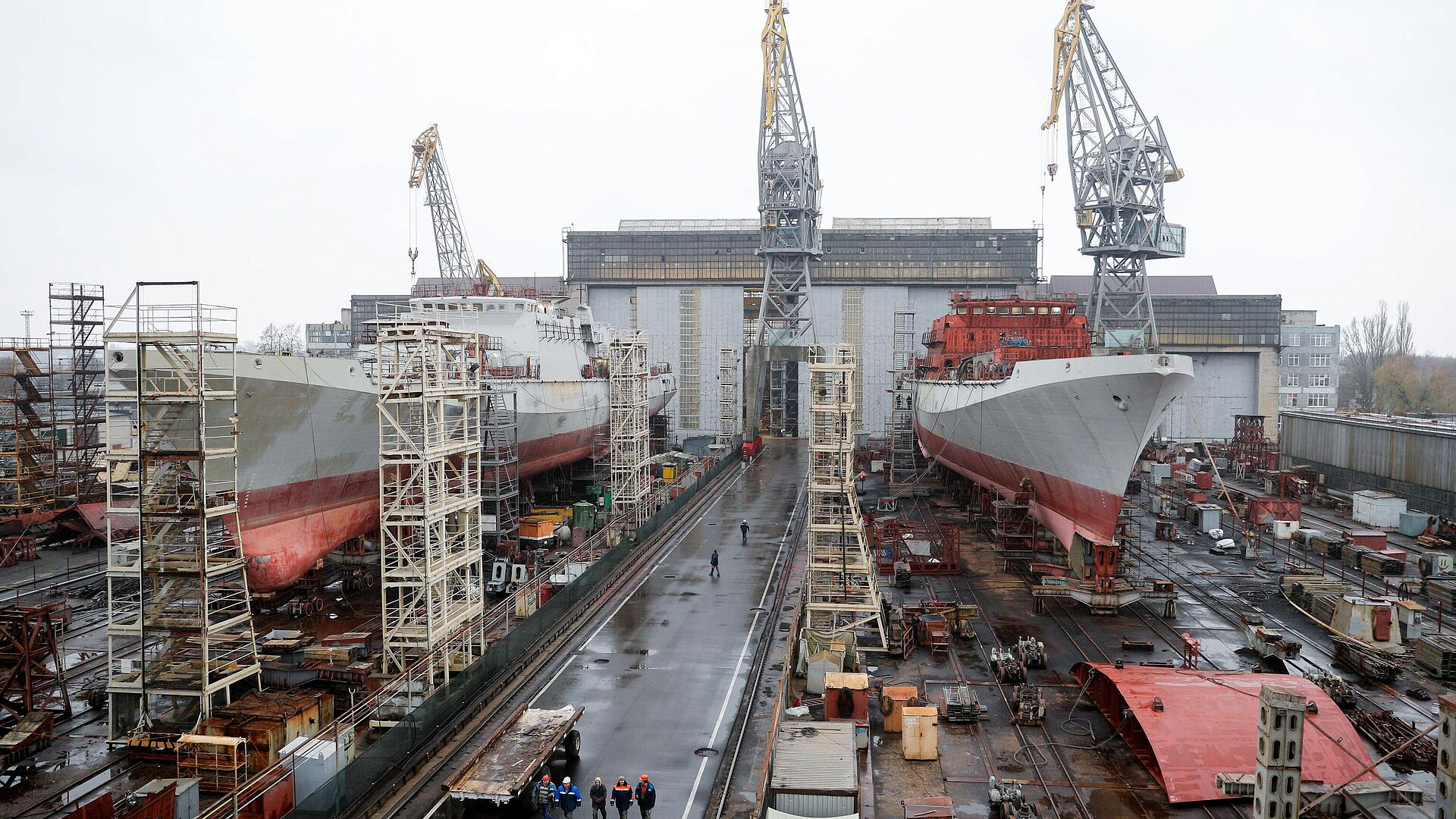 Два больших десантных корабля проекта 11711М достроят в 2026 году
