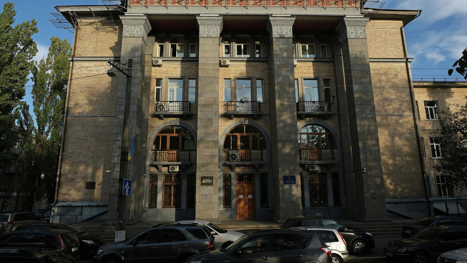 Украинский депутат и актер Юзик сбежал в Испанию сразу после допроса в НАБУ