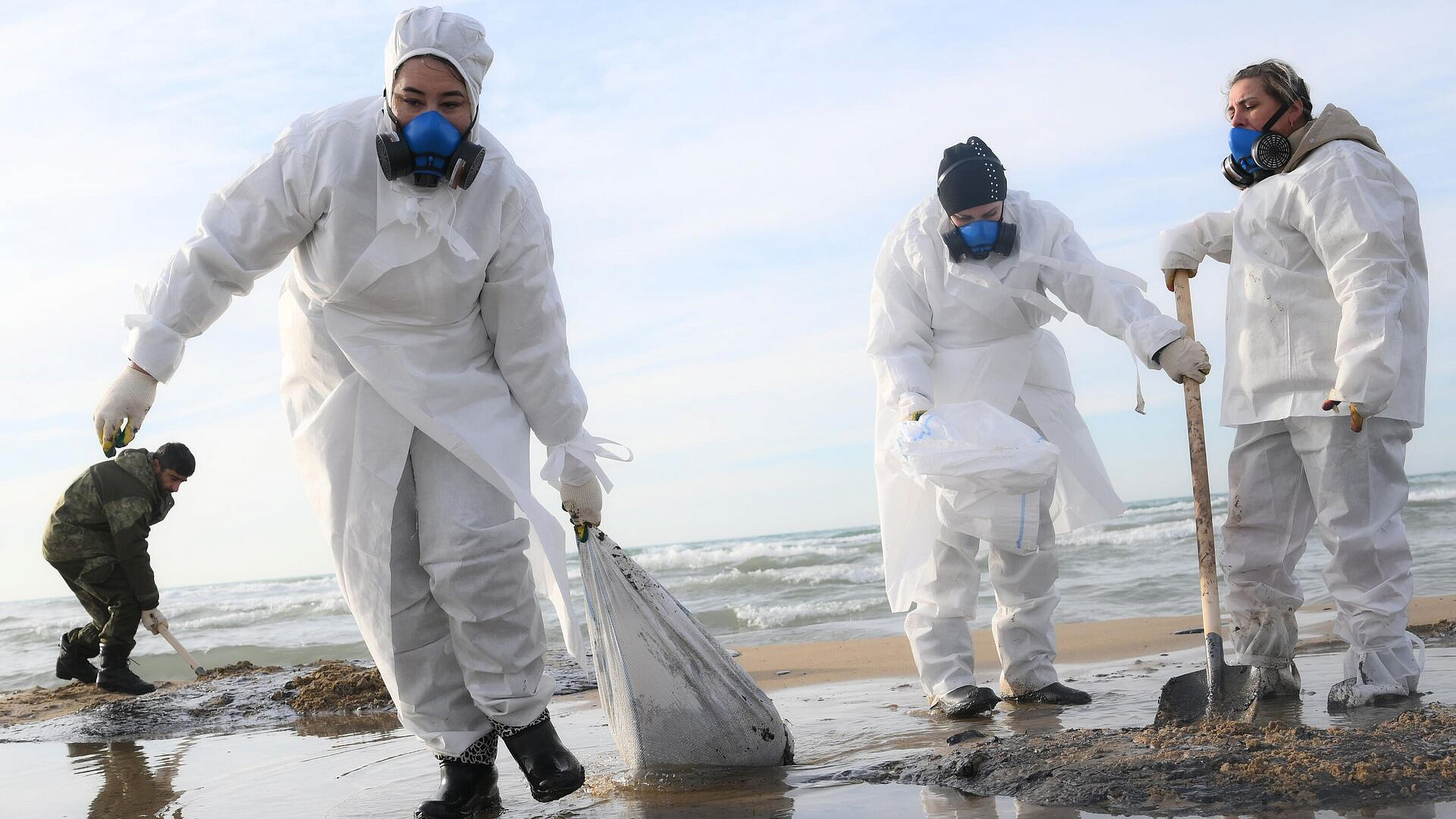 Механик затонувшего в Черном море танкера рассказал о крушении