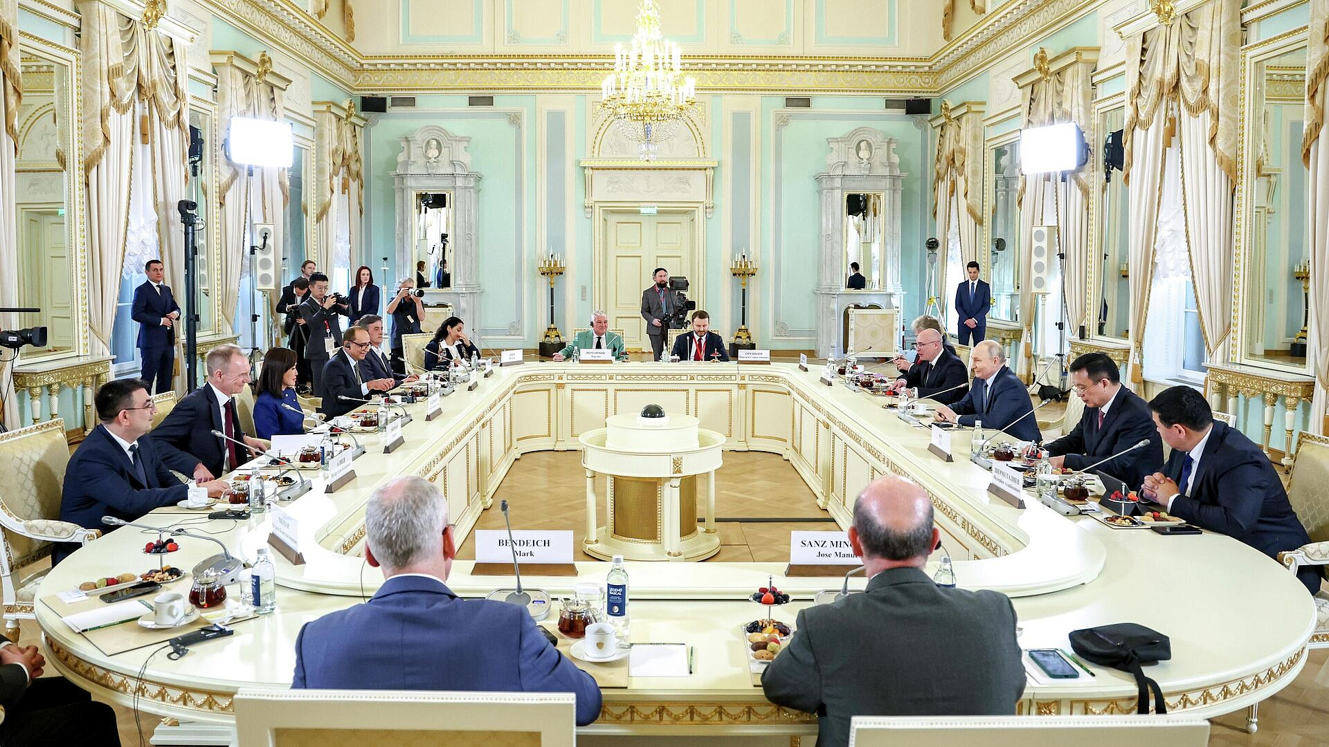 Путин: Россия сознательно пошла на ужесточение денежно-кредитной политики