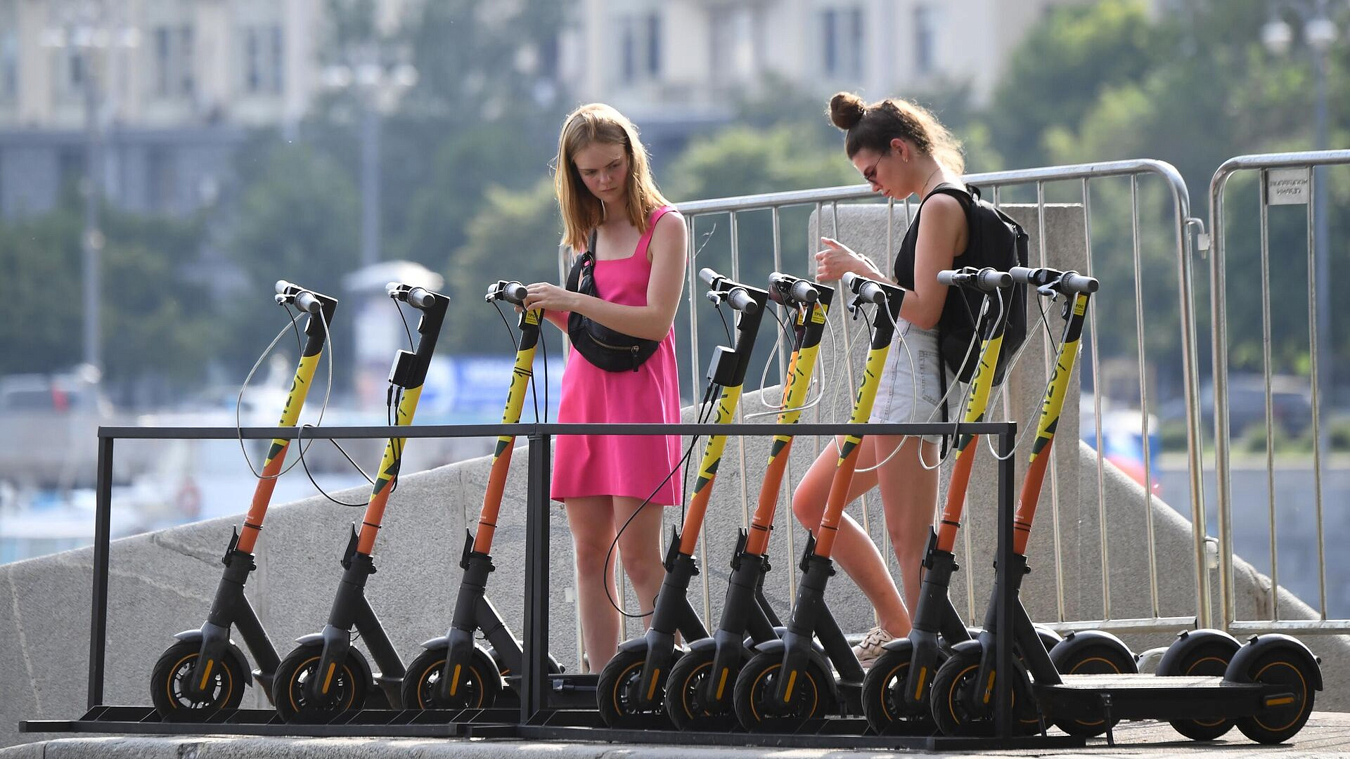 В Москве не собираются запрещать движение СИМ по тротуарам