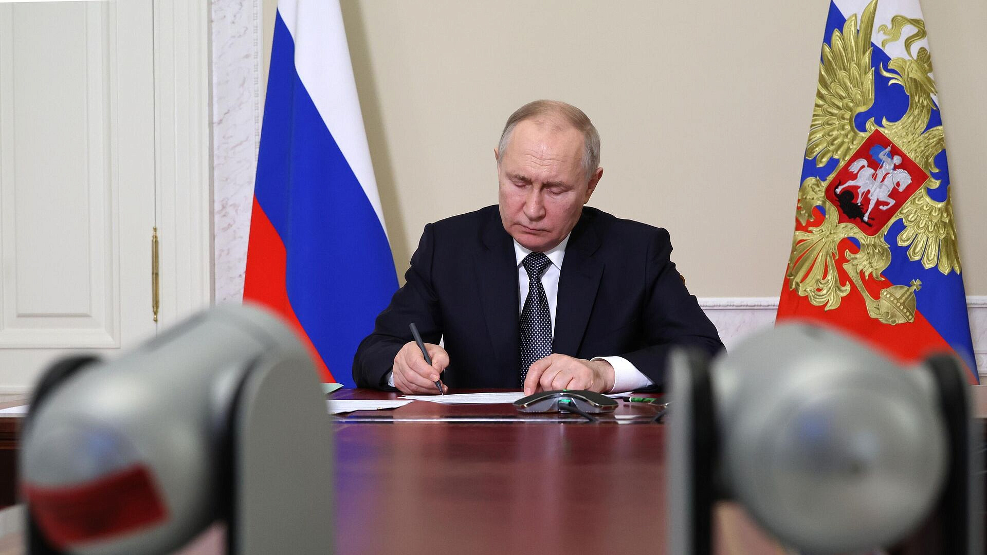 Путин подписал закон об учете ветеранов боевых действий в системе ОМС