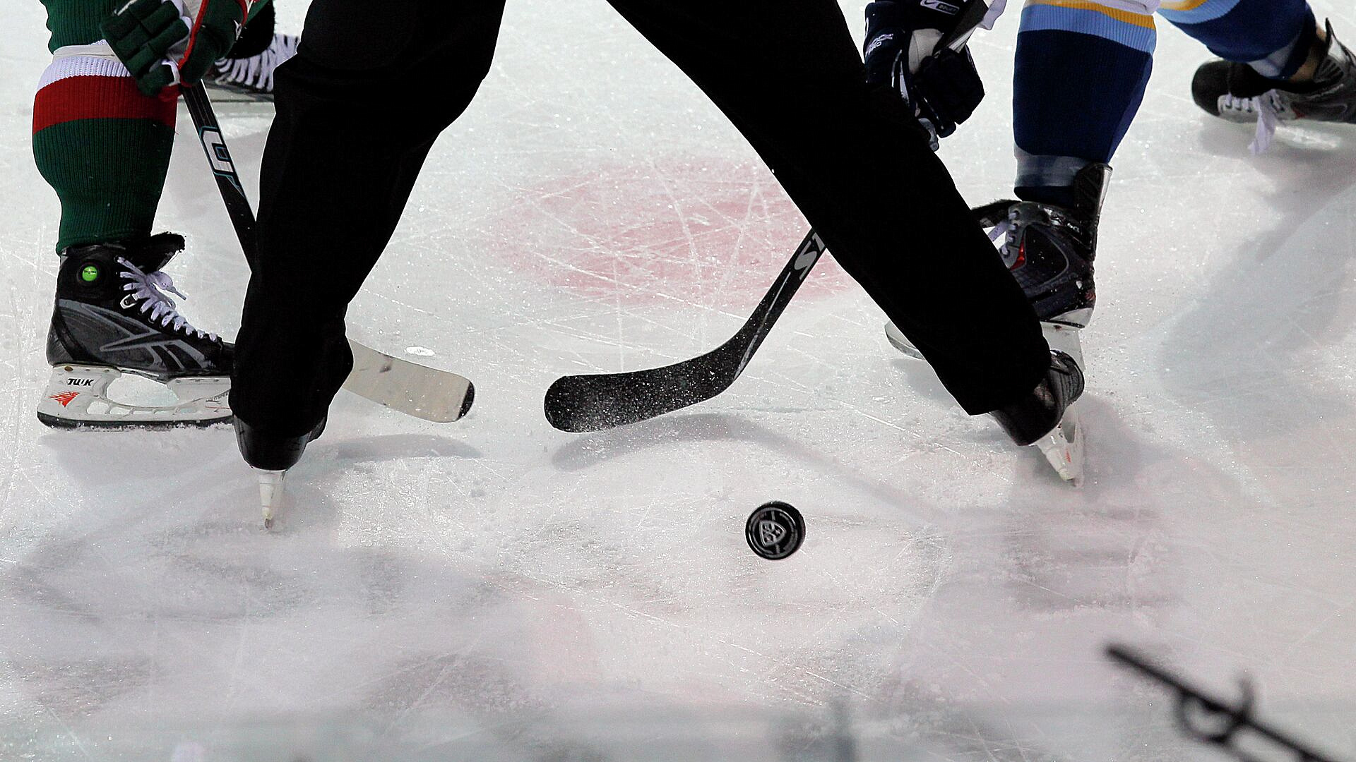 "Торонто" продлил контракт с Ахтямовым