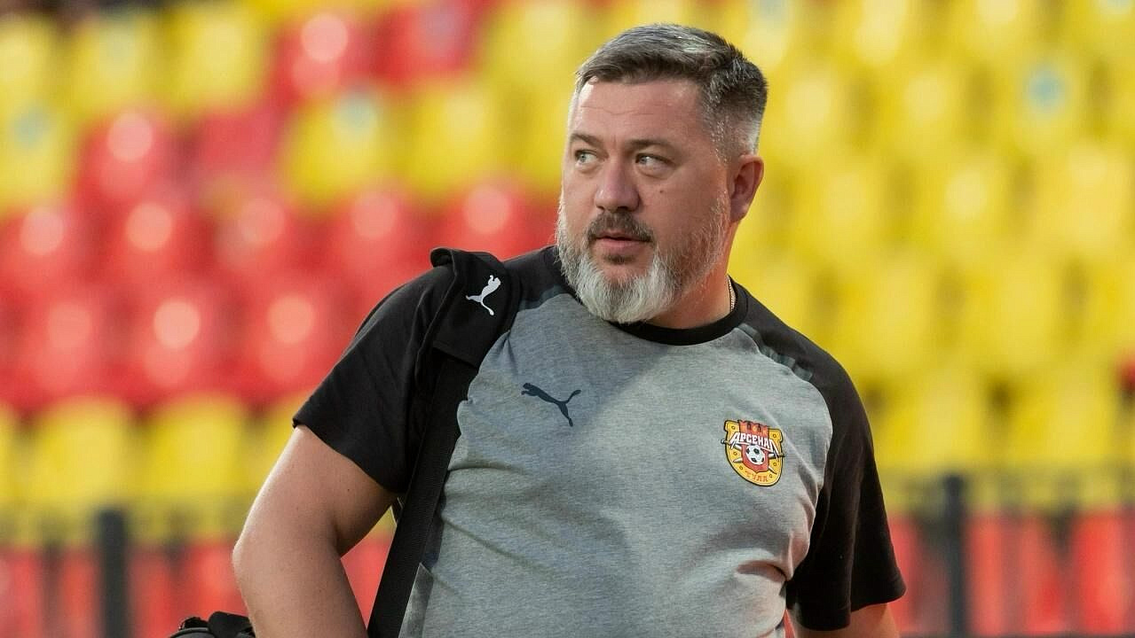 Врач тульского "Арсенала" спас жизнь двум пассажирам во время рейса