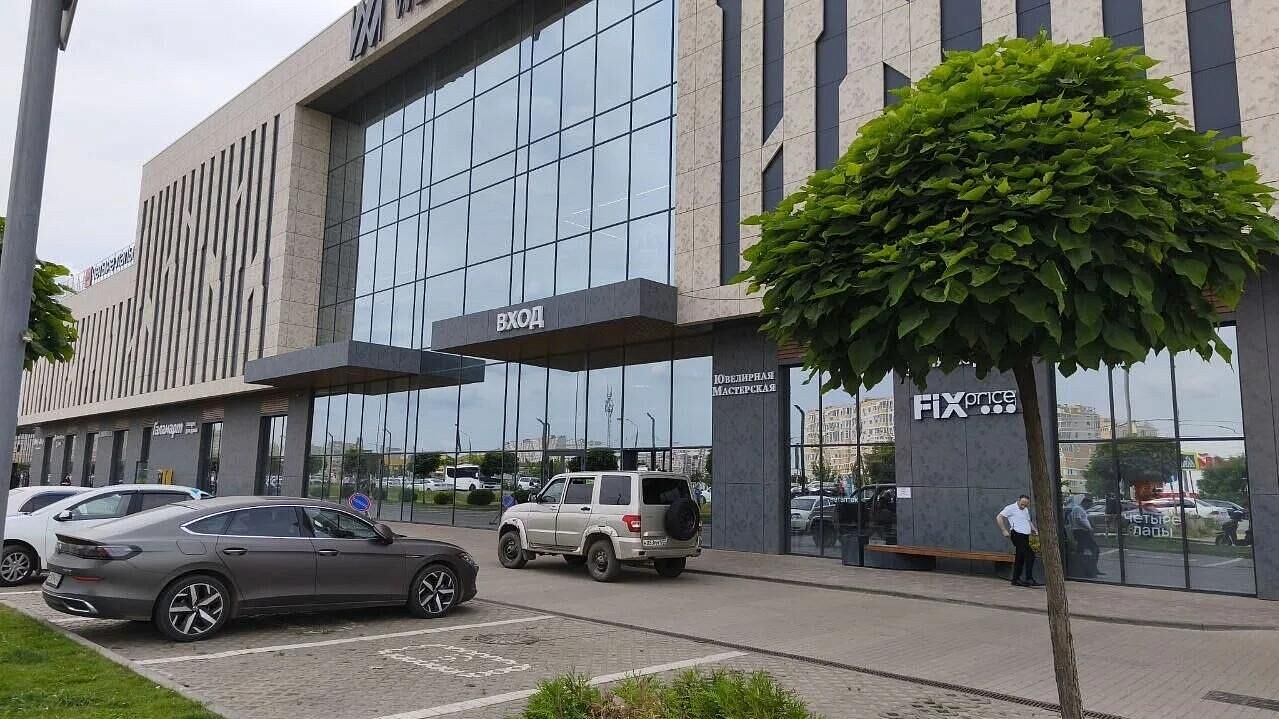 При нападении в ТЦ в Краснодаре пострадали не менее пяти человек