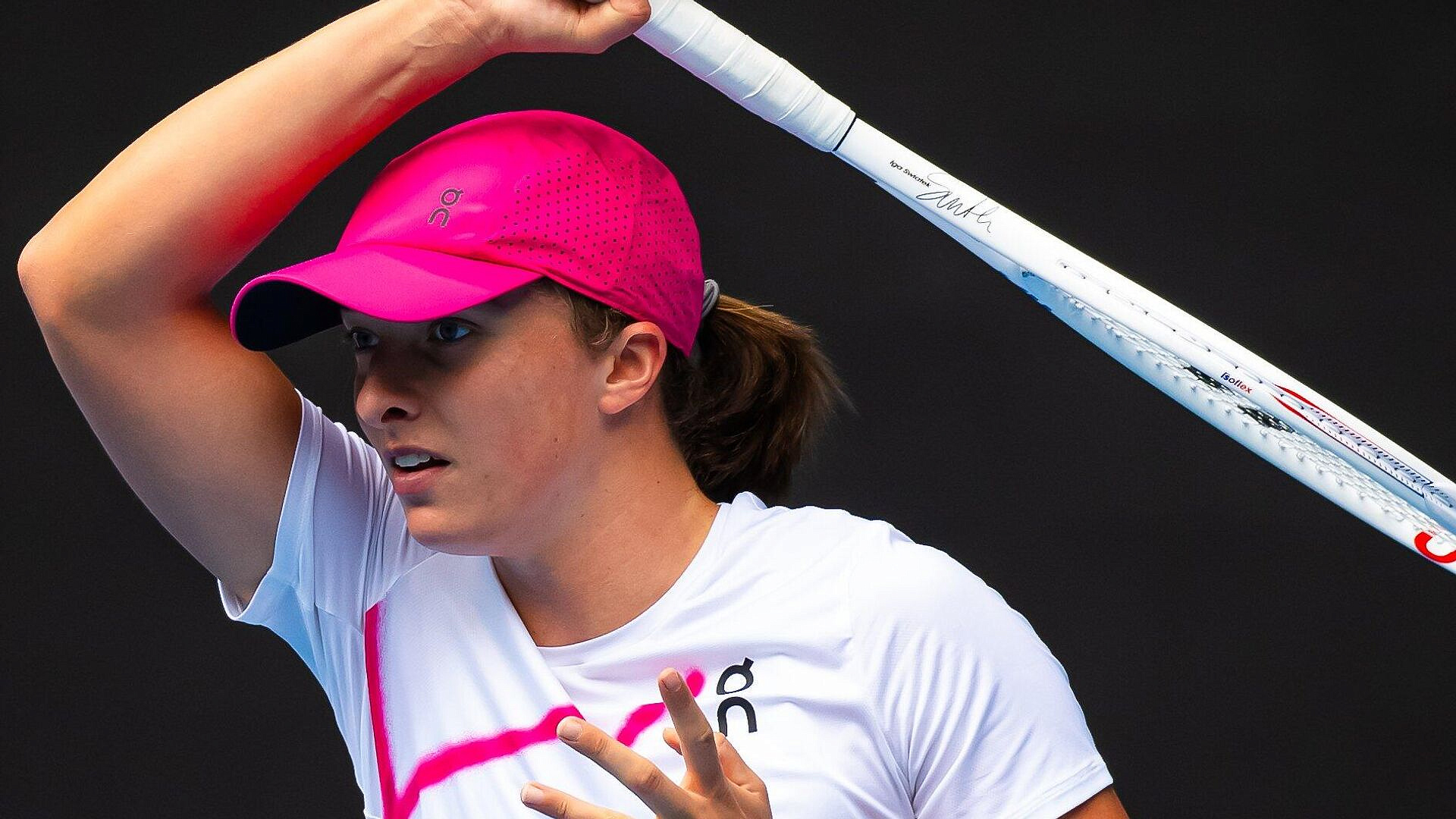 Швентек проиграла Саккари в четвертьфинале турнира в Дохе