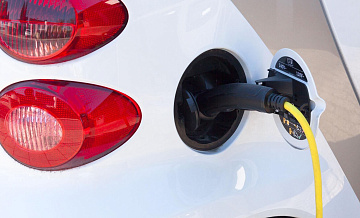 Стоимость зарядки электромобиля в России ниже заправки, посчитали эксперты