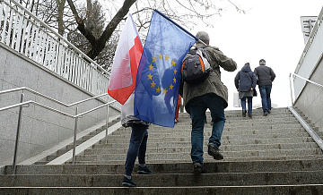 Польша планирует в марте отменить спецзакон о помощи украинцам