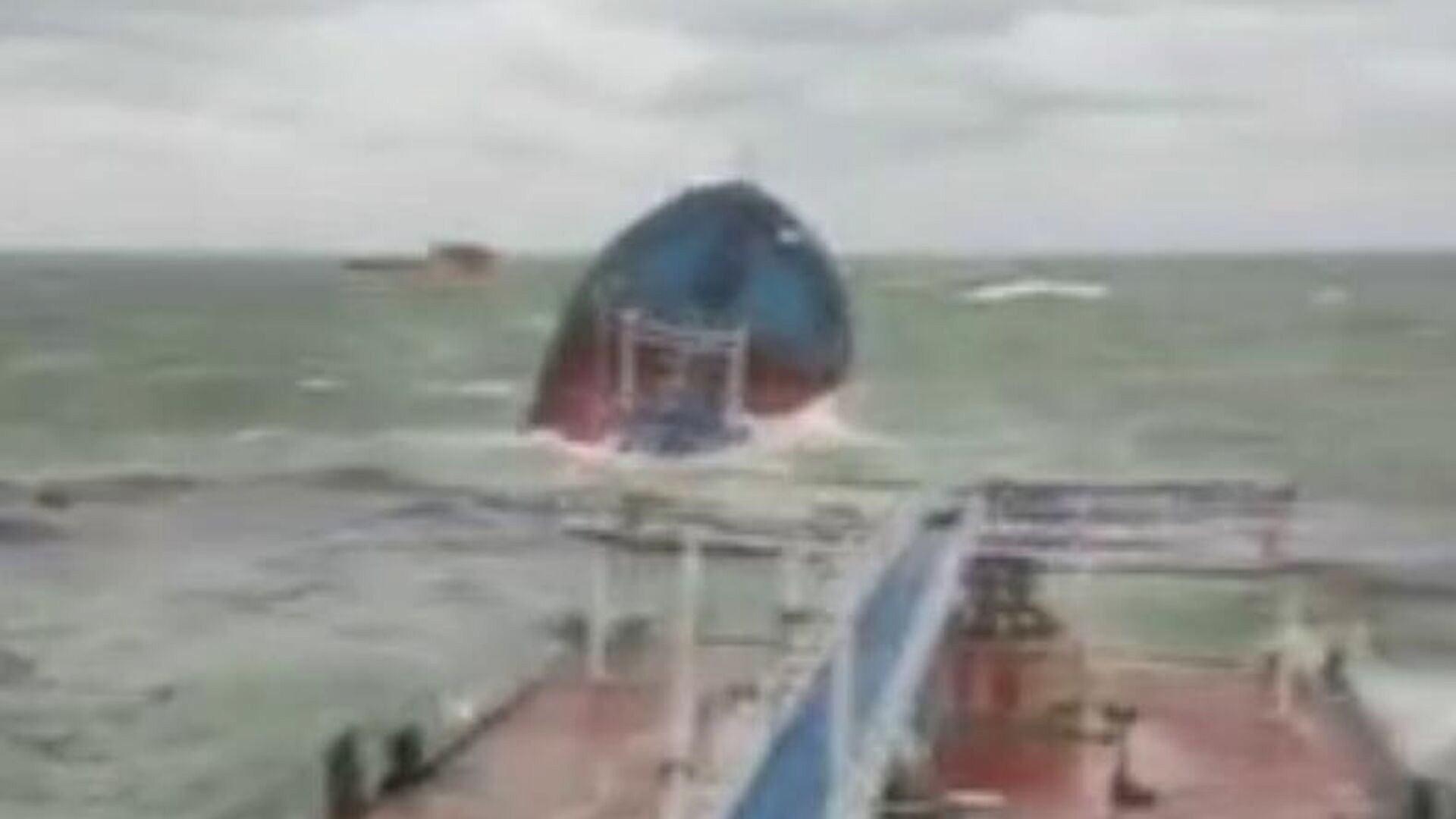 Поврежденные в Керченском проливе танкеры везли 9,2 тысячи тонн мазута