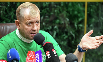 Владельцу "Тайгана" пришлось экстренно зайти в вольер ко львам
