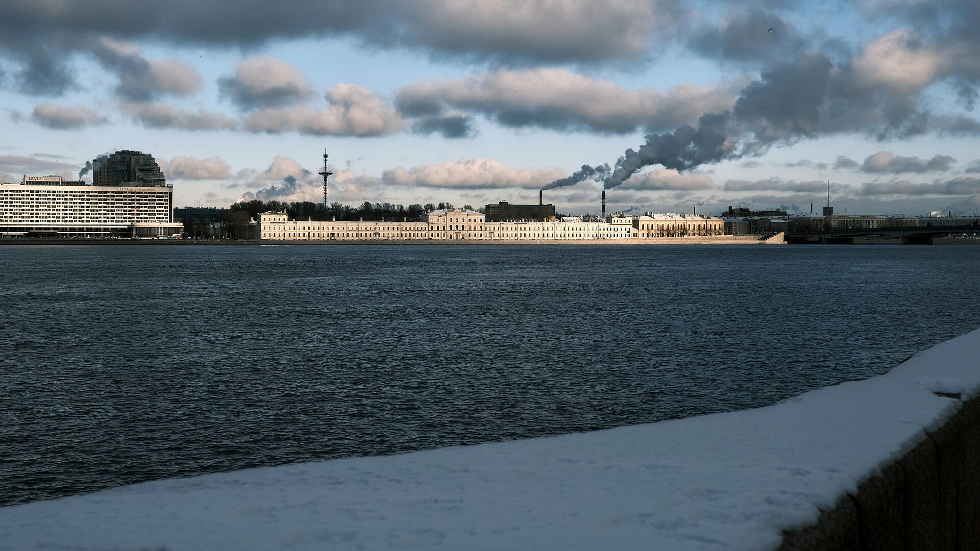 Явка на выборах губернатора Петербурга в первый день превысила 16 процентов