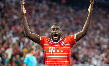 Французский защитник Упамекано продлил контракт с "Баварией"