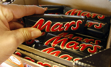 Mars и Mondelez повысят цены на сладости в России