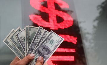 Официальный курс доллара вырос до 82,22 рубля