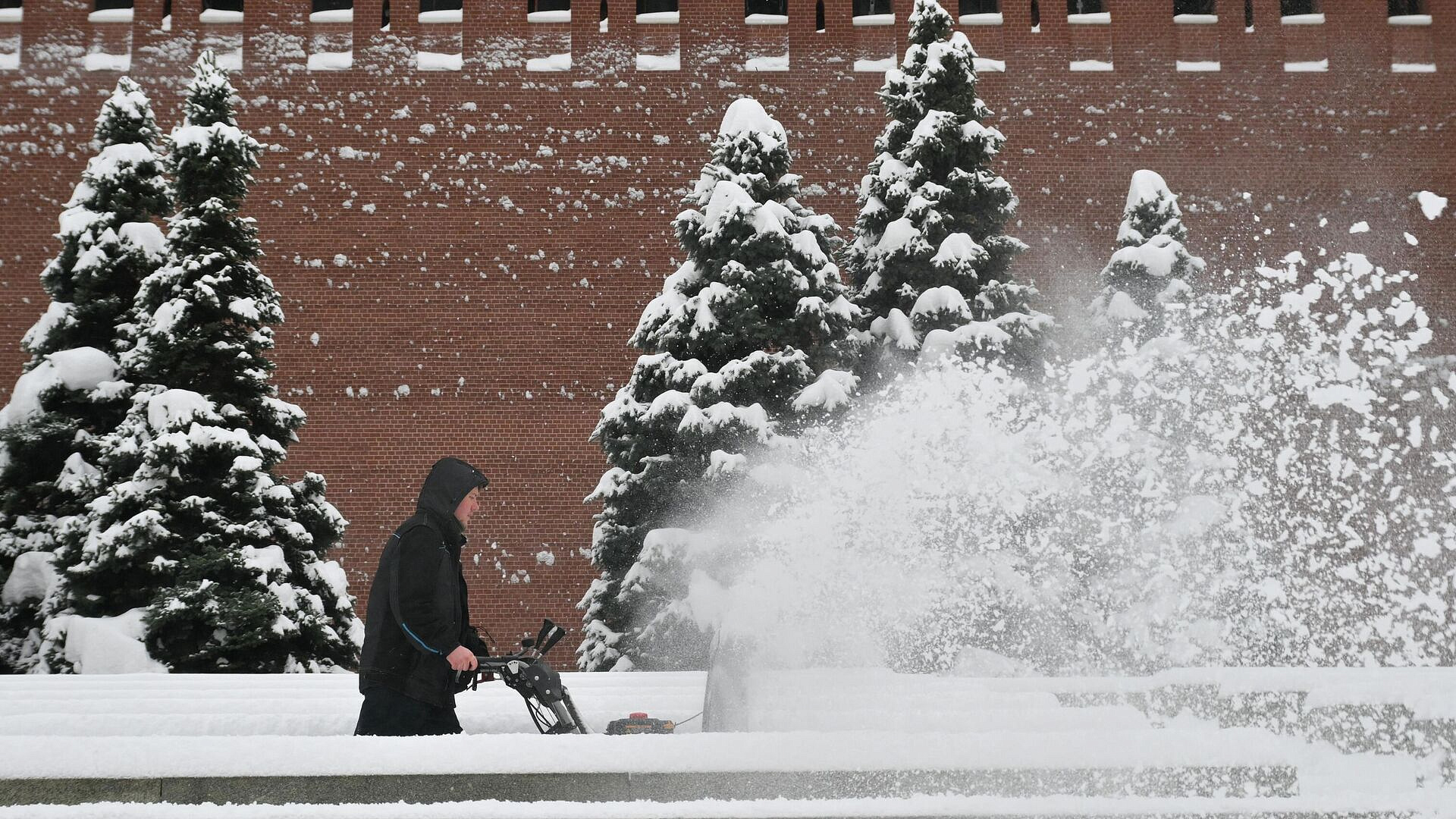 Сугробы в Москве могут увеличиться до 89 сантиметров за сутки