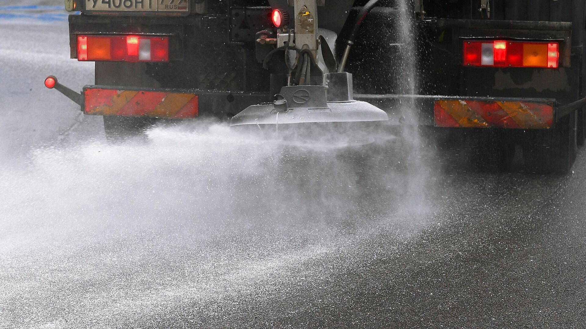 Россиян предупредили об опасности рассыпаемых на дорогах реагентов