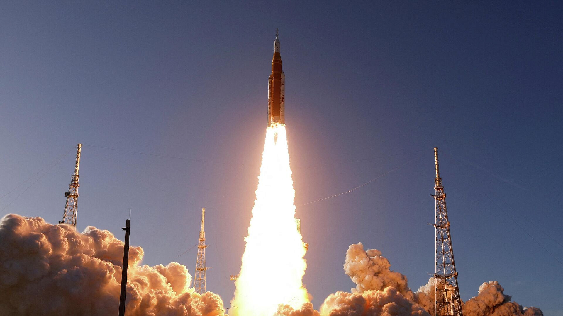 На летящем к Луне корабле возникли проблемы с туалетом из-за обледенения