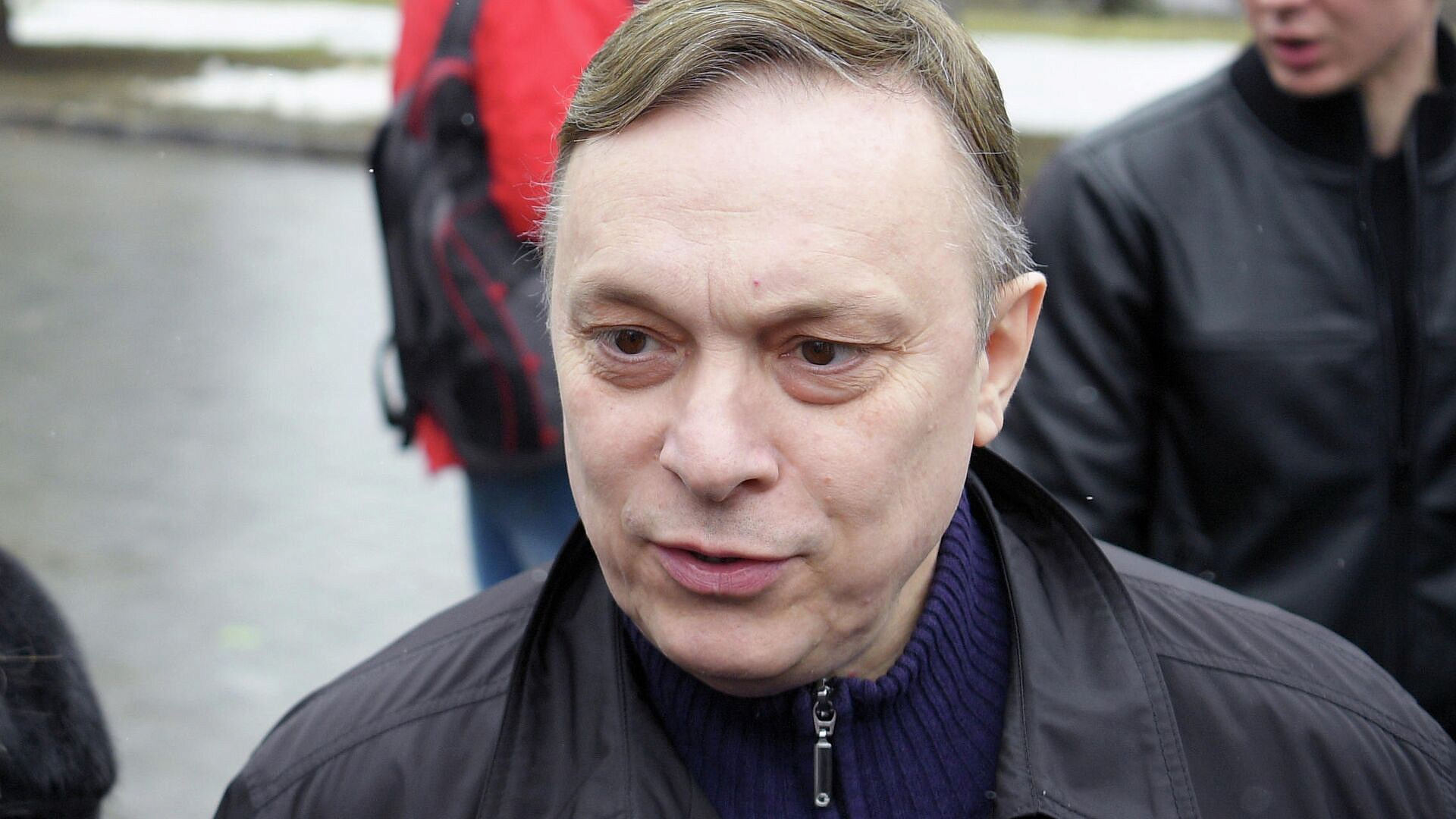 Суд взыскал с продюсера Разина 200 тысяч рублей по иску блогера Михеева