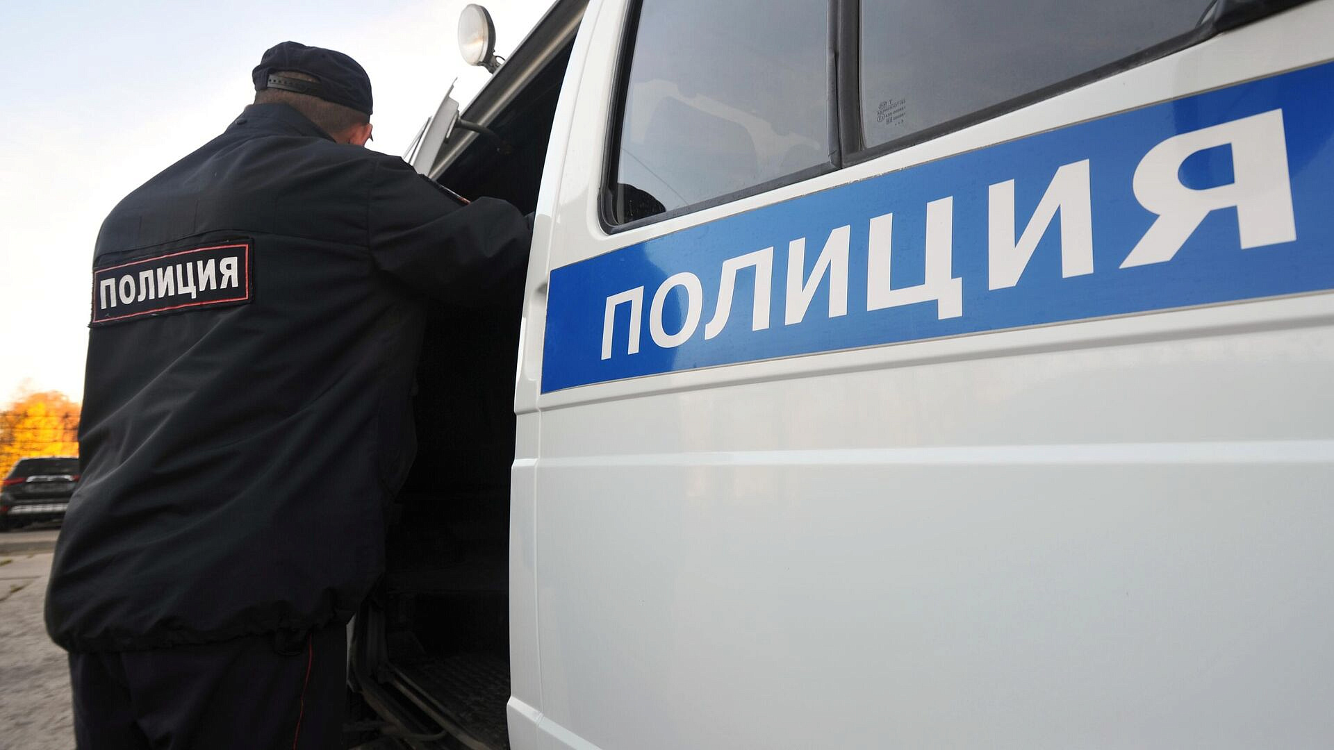 В Калмыкии мужчина ударил священника ножом
