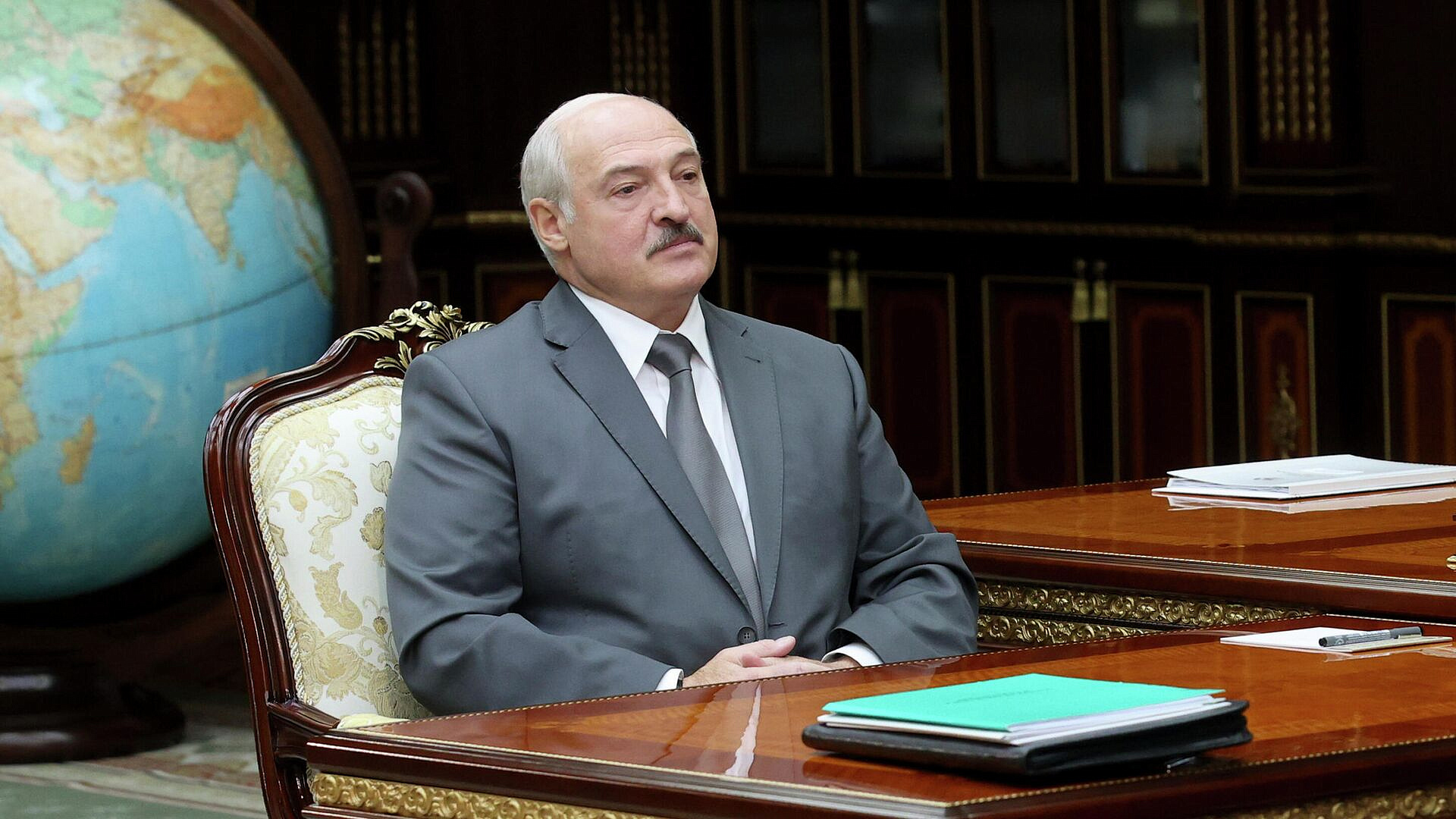 Лукашенко отменил утильсбор на ввозимые в Белоруссию грузовики