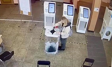 Мосизбирком рассказал о количестве бюллетеней в урне, куда вылили жидкость