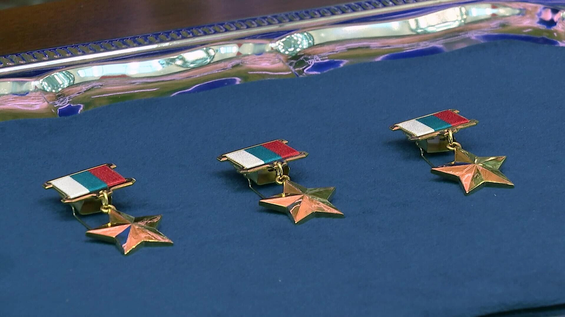 Путин вручил медаль "Золотая звезда" заместителю командующего войсками ЦВО