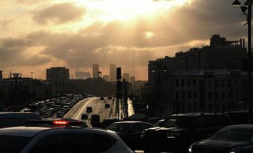 В Москве на нескольких улицах перекрыли движение для транспорта