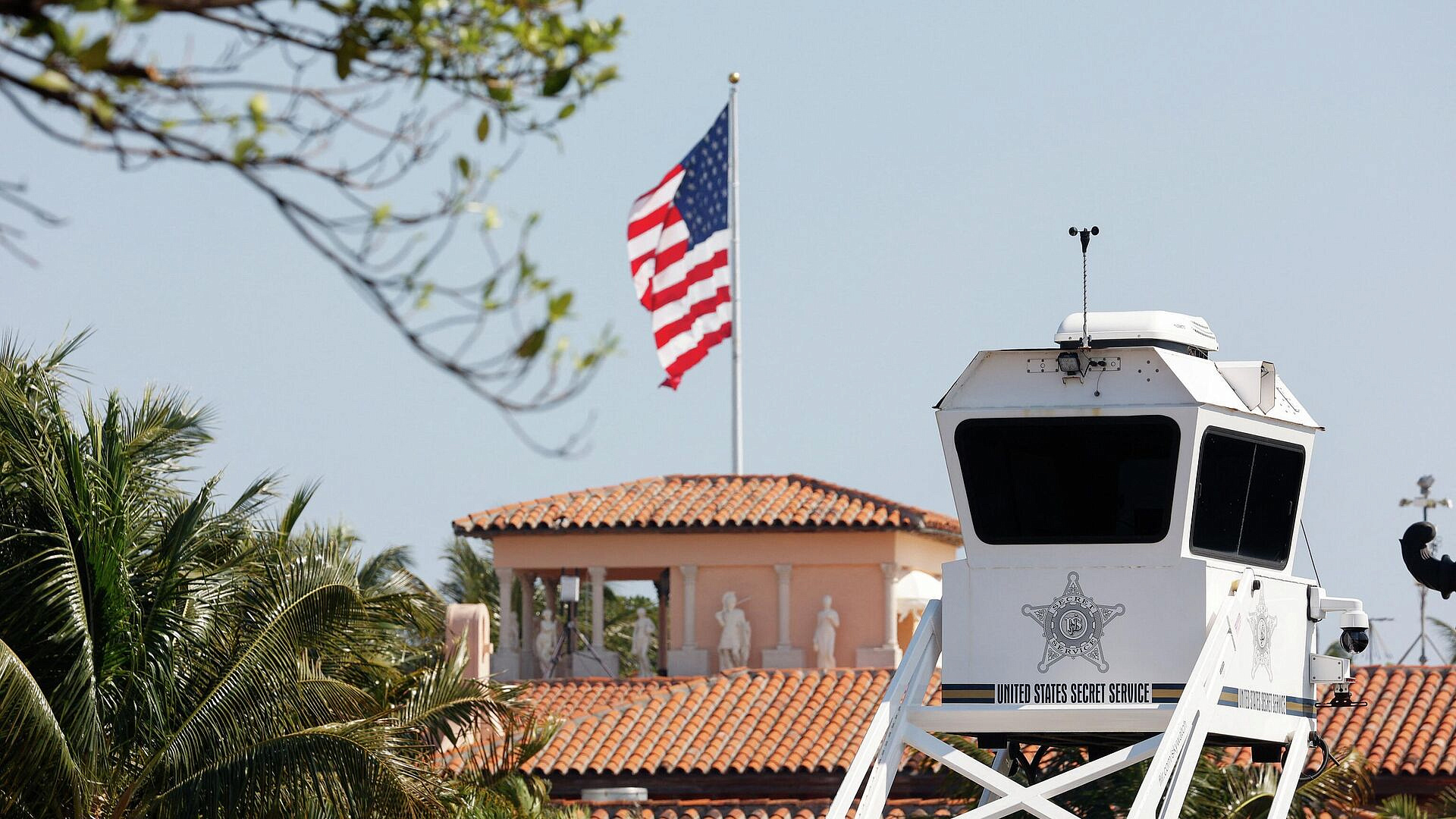 Пытавшийся проникнуть в поместье Трампа был одержим Эпштейном, пишут СМИ