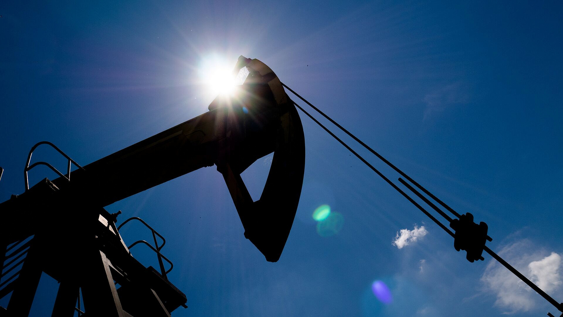 Цена нефти марки Brent опустилась ниже 84 долларов