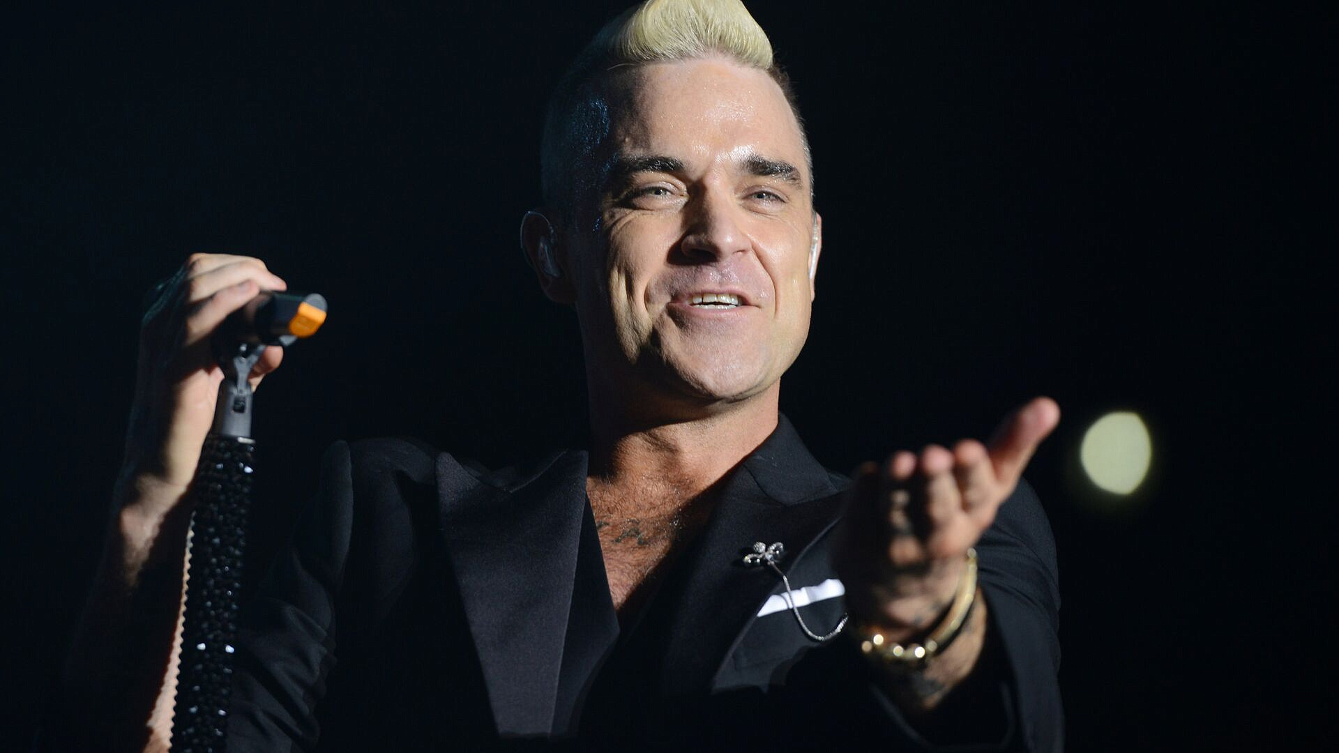   Angels      ,  Daily Mail