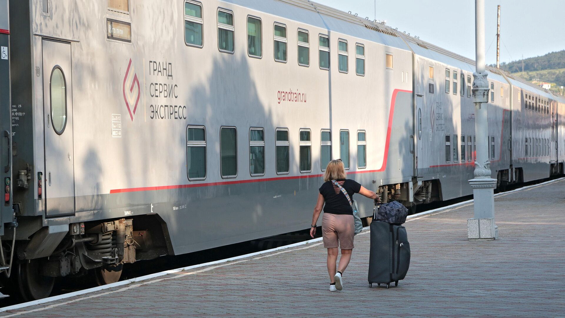 Пять поездов "Таврия" в сообщении с Крымом задерживаются в пути