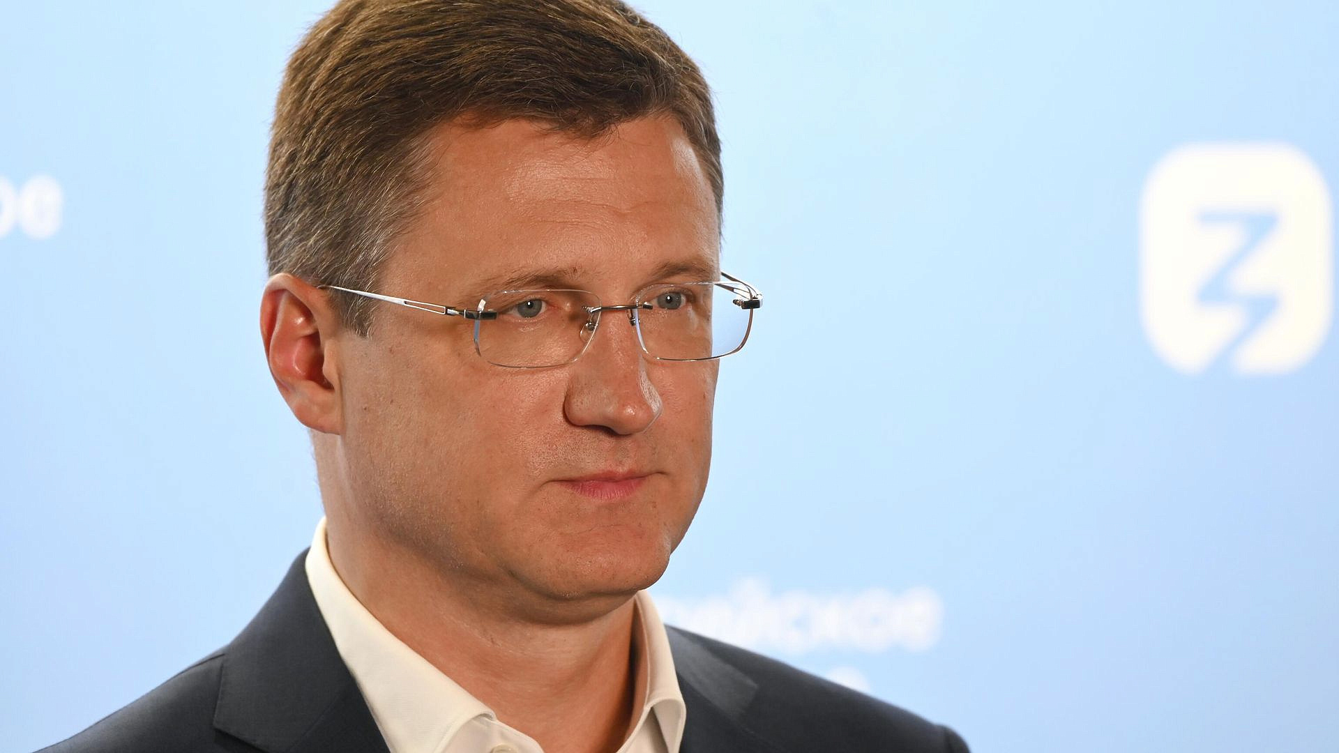 Новак рассказал о снятии ограничений на АЗС в России