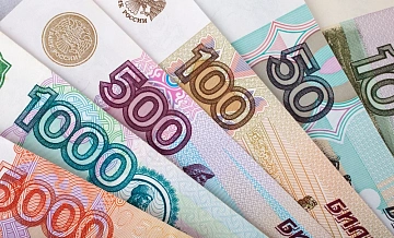 Рубль снижается к доллару и стабилен к юаню на старте торгов