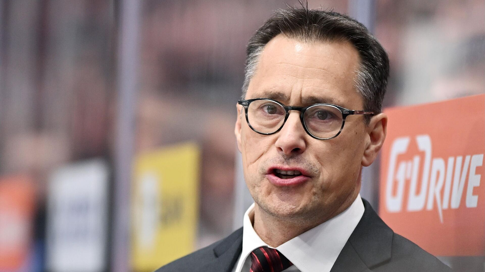 Главный тренер "Авангарда" пропустит матч с "Автомобилистом"