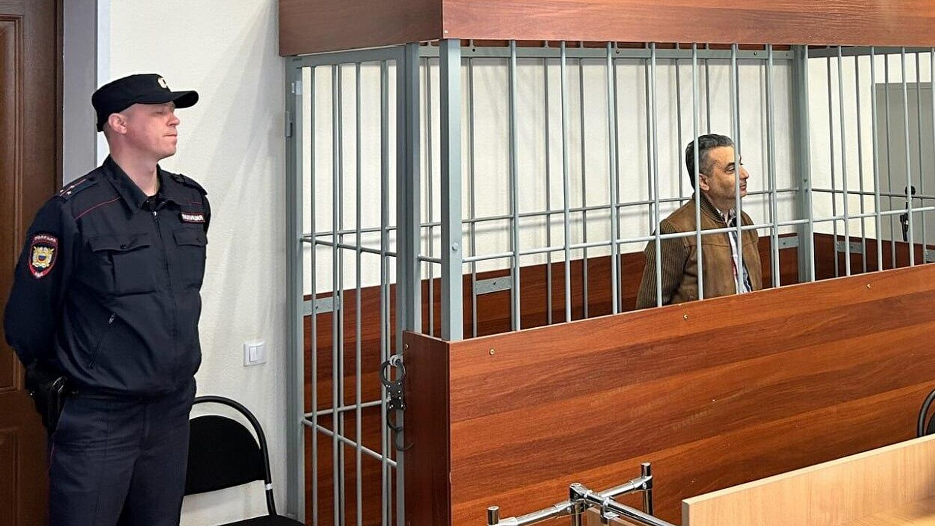 Суд продлил домашний арест Шлосбергу*