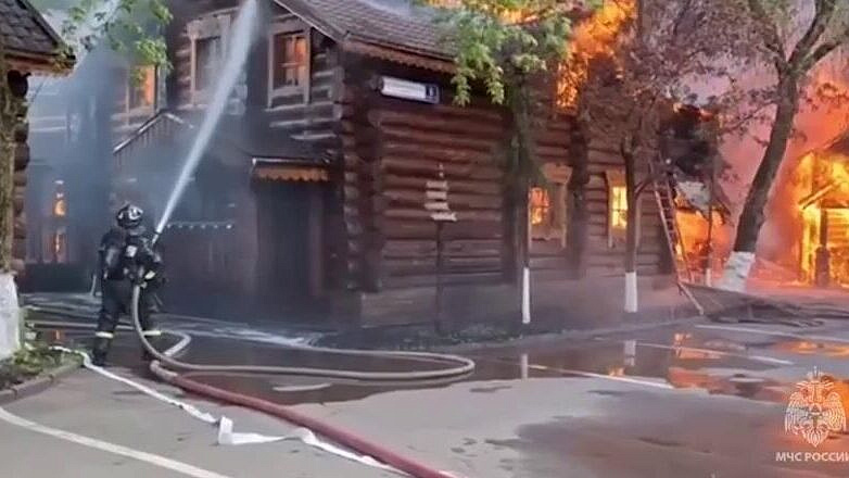 В Москве потушили пожар в банном комплексе