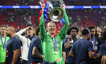 Вратарь "ПСЖ" Сафонов рассмеялся во время речи Макрона
