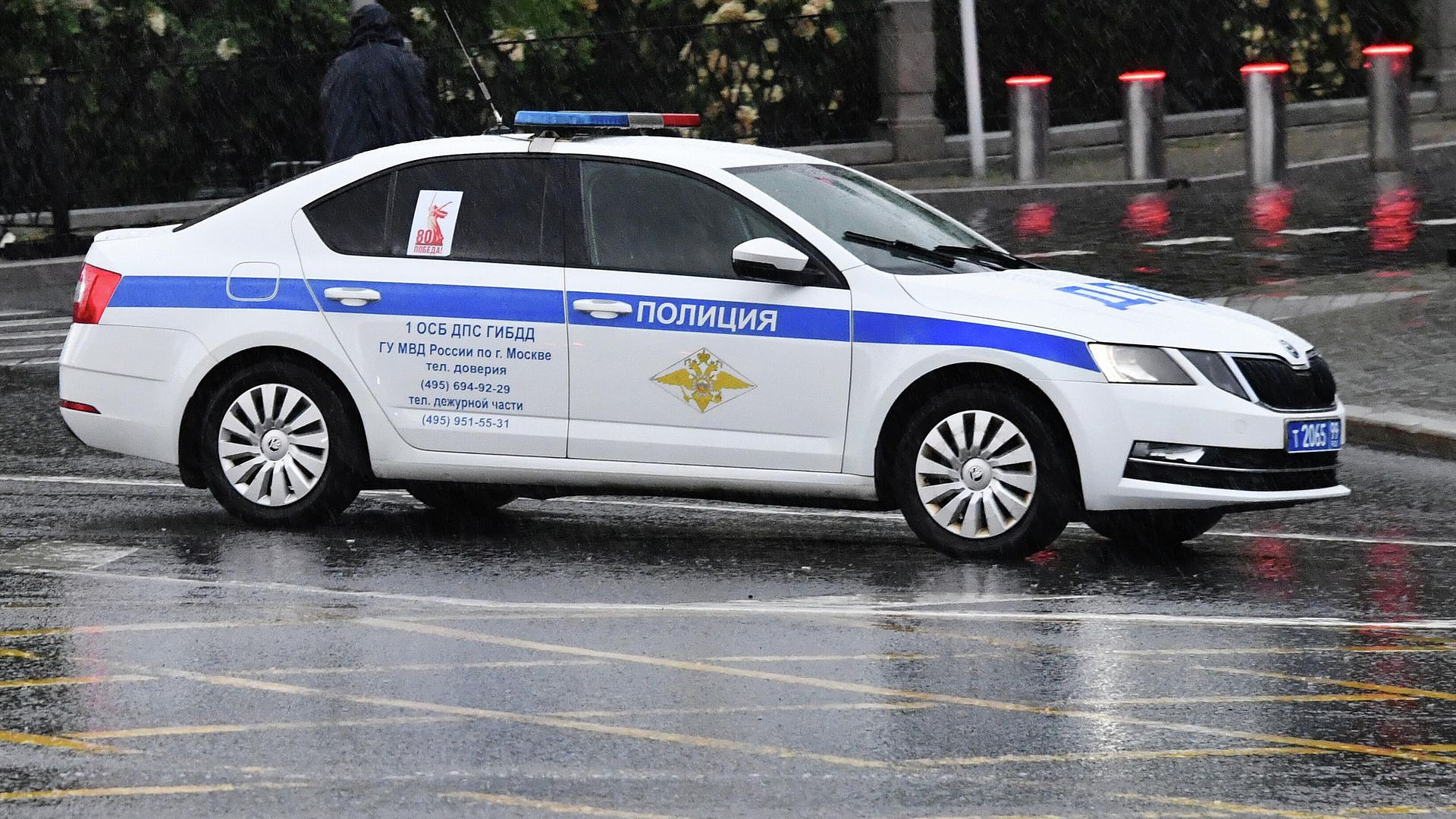 В Москве мужчина с ребенком обокрал пенсионерку