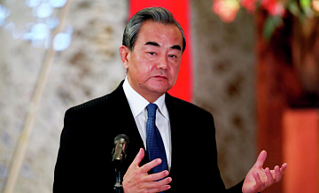 Ван И призвал США пересмотреть, чего они добились за годы торговых войн