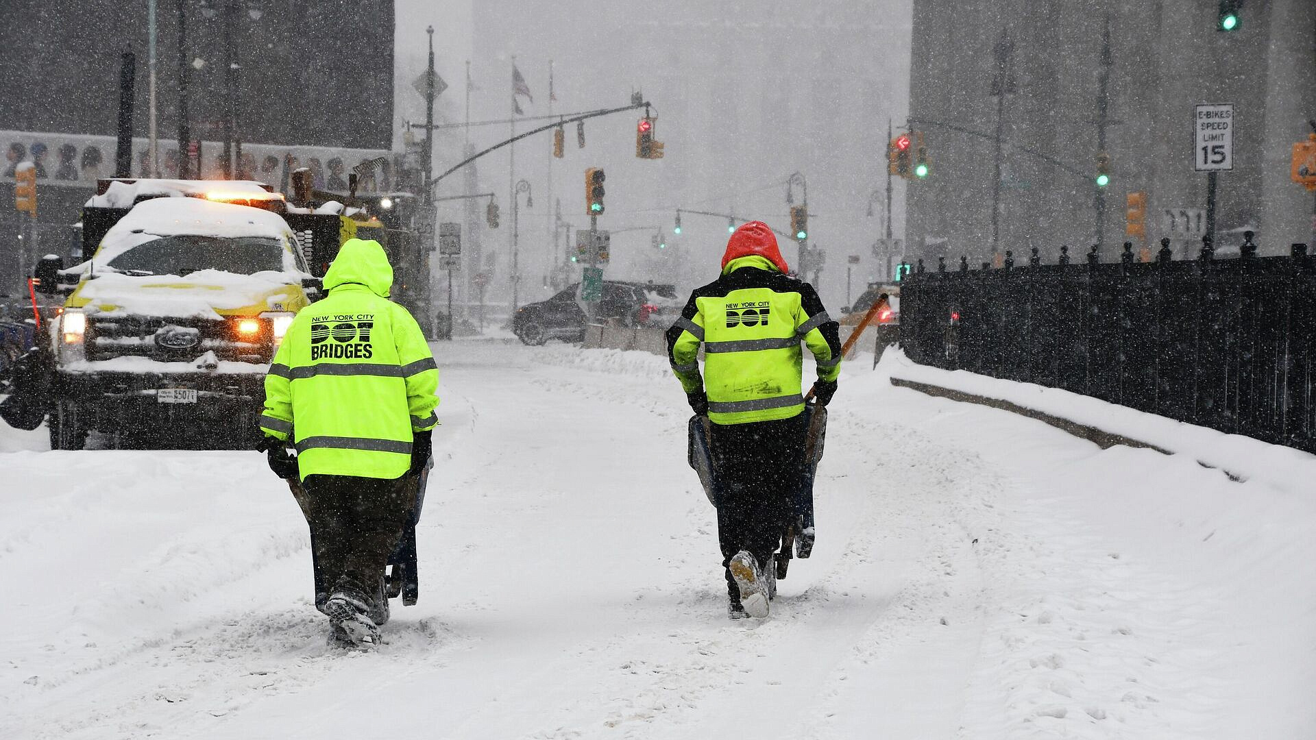 В США более двух тысяч рейсов отменили из-за снежного шторма